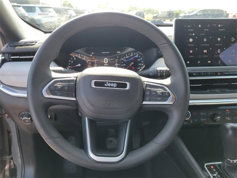Used 2023 Jeep Compass Limited image 24