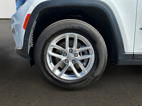 Used 2023 Jeep Grand Cherokee L Laredo image 10