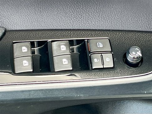 Used 2017 Toyota Prius Prime Premium image 18