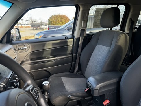 Used 2016 Jeep Patriot Sport w/ Power Value Group image 15