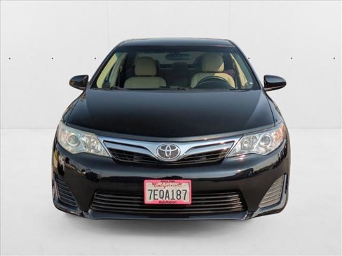 Used 2014 Toyota Camry LE image 2