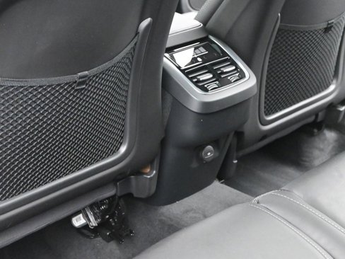 Certified 2023 Volvo XC60 B5 Ultimate w/ Protection Package Premier image 30