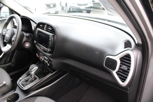 Used 2023 Kia Soul LX image 33