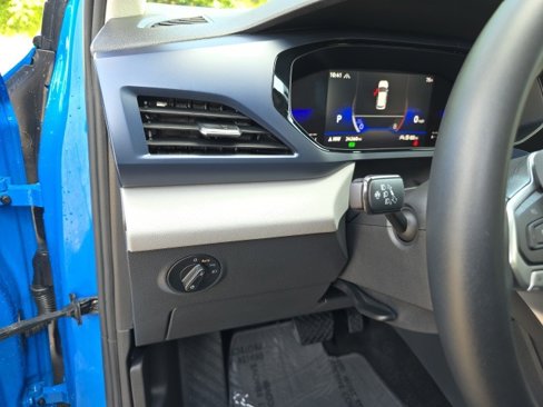Used 2022 Volkswagen Taos SE image 11