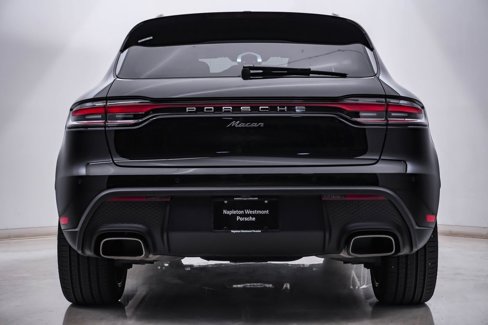 Certified 2025 Porsche Macan image 11