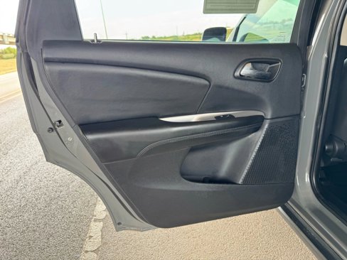 Used 2020 Dodge Journey SE w/ SE Popular Equipment Group image 17