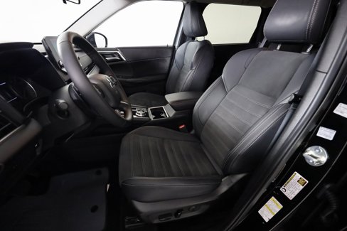 Used 2024 Mitsubishi Outlander SE image 17