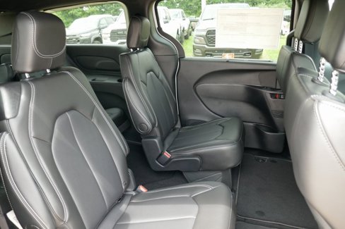 New 2025 Chrysler Voyager LX image 11