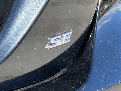 Used 2018 Toyota Camry SE image 12