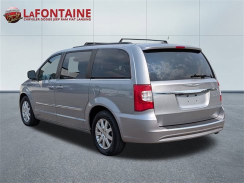 Used 2014 Chrysler Town & Country Touring image 3