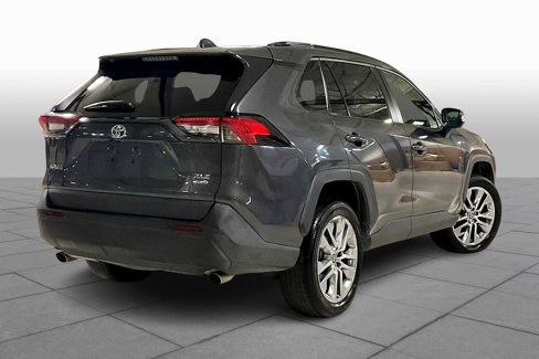 Used 2022 Toyota RAV4 XLE Premium image 12