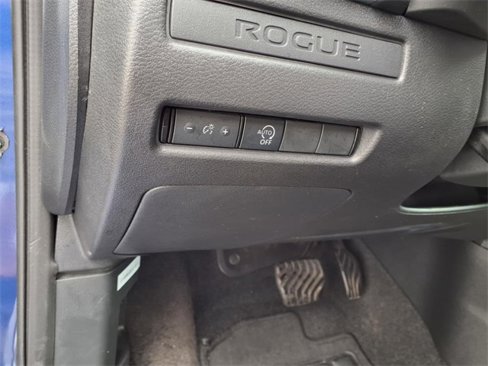 Used 2023 Nissan Rogue S image 16