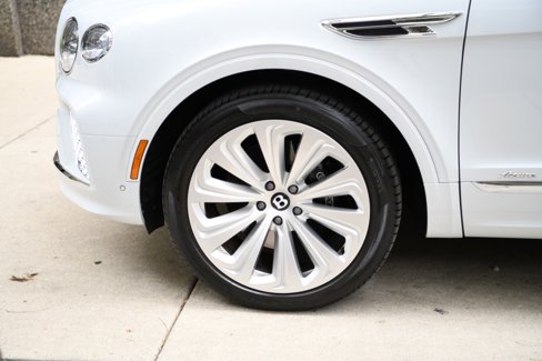 Used 2024 Bentley Bentayga image 21