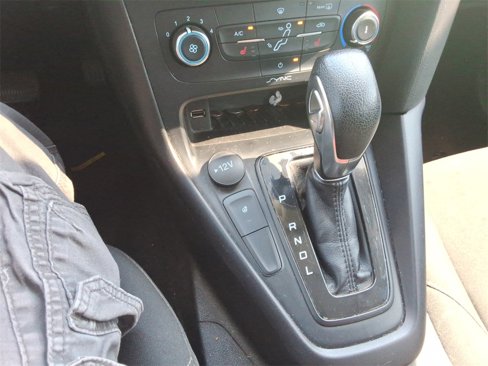 Used 2018 Ford Focus SE w/ SE Appearance Package image 26