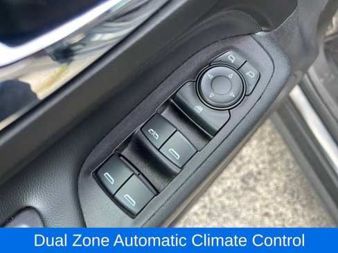 Used 2020 Chevrolet Equinox LT w/ Driver Convenience Package image 18