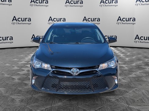 Used 2017 Toyota Camry SE image 3