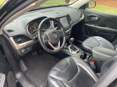 Used 2017 Jeep Cherokee Limited image 11