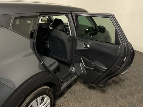 Used 2023 Kia Soul LX image 31