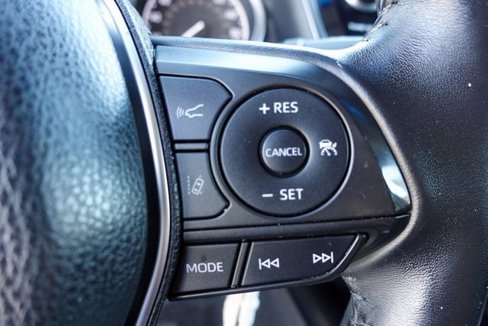 Certified 2018 Toyota Camry SE image 15