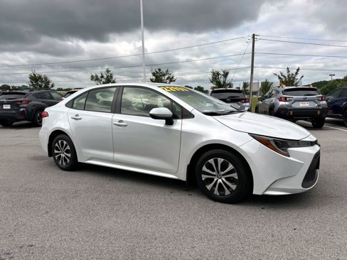 Used 2022 Toyota Corolla LE image 2