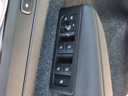 New 2025 Volvo XC40 B5 Core w/ Climate Package image 19