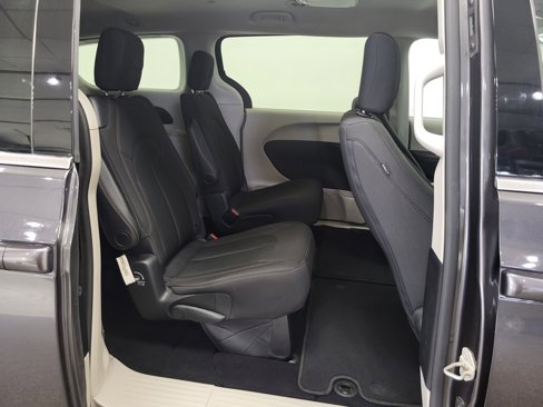 Used 2019 Chrysler Pacifica LX image 12
