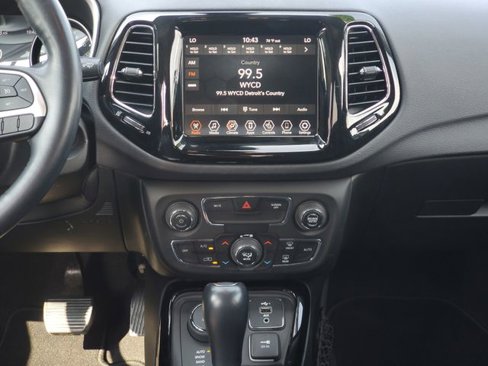 Used 2020 Jeep Compass Limited image 29