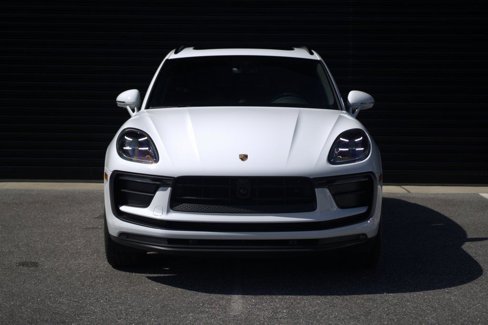 Certified 2023 Porsche Macan image 6