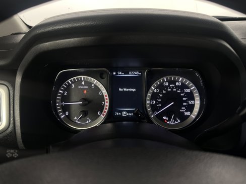 Used 2017 Nissan Titan SV image 23