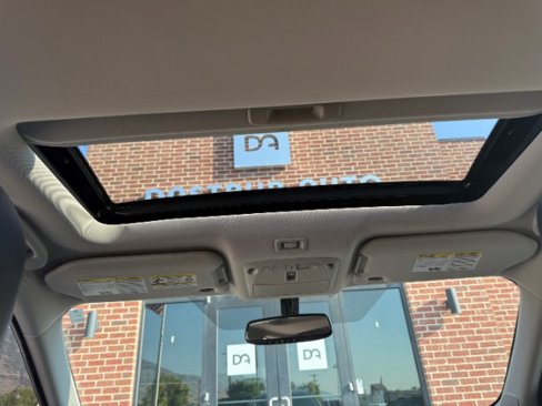 Used 2017 Nissan Pathfinder Platinum image 18