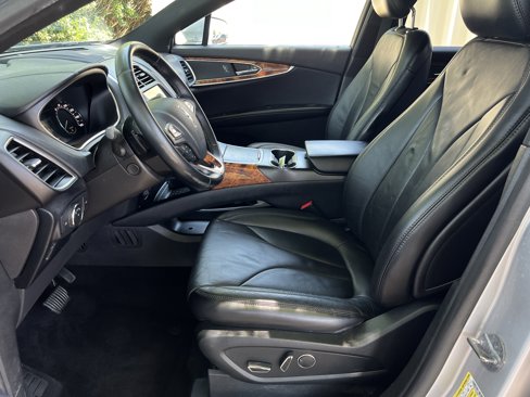 Used 2017 Lincoln MKX Reserve image 28