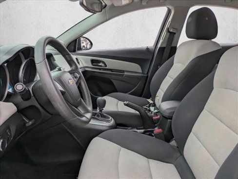 Used 2014 Chevrolet Cruze LS image 14