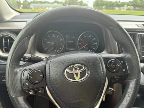 Used 2017 Toyota RAV4 LE image 16