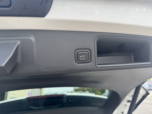 Used 2022 GMC Terrain SLT w/ Infotainment Package II image 26