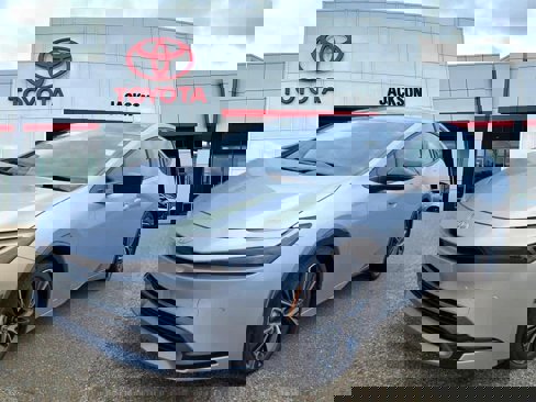 Certified 2025 Toyota Prius XLE image 1