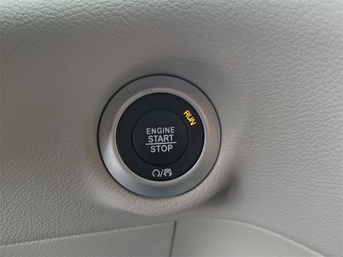Used 2018 Chrysler Pacifica Touring-L w/ Advanced Safetytec Group image 9