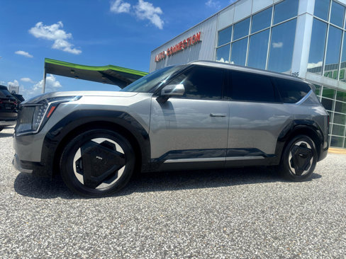 Used 2024 Kia EV9 Land image 2