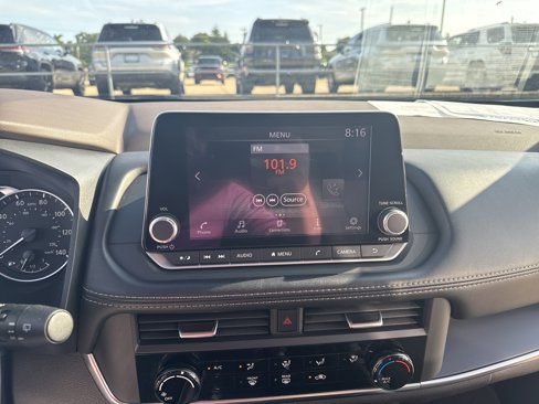 Used 2023 Nissan Rogue S image 18