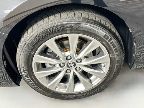 Used 2017 Toyota Camry XLE image 31