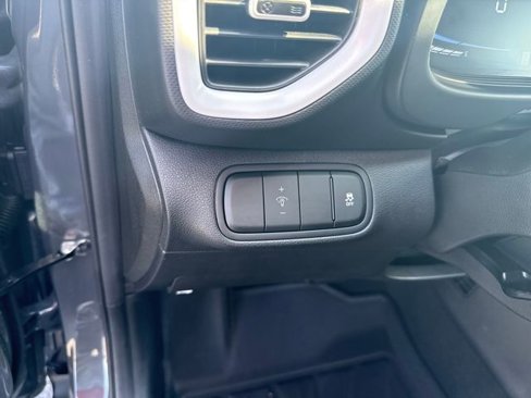 Certified 2024 Hyundai Venue Limited image 14