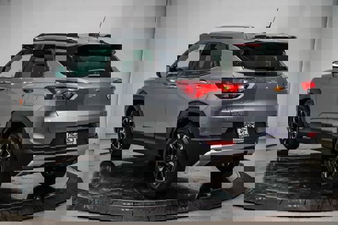 Used 2023 Chevrolet TrailBlazer LT image 2