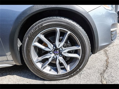 Used 2018 Volvo V60 T5 Cross Country w/ Convenience Package image 9