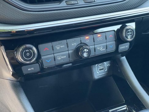 Used 2024 Jeep Compass Trailhawk image 20