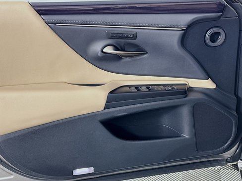 Used 2020 Lexus ES 300h w/ Premium Package image 19