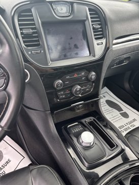 Used 2018 Chrysler 300 S image 11