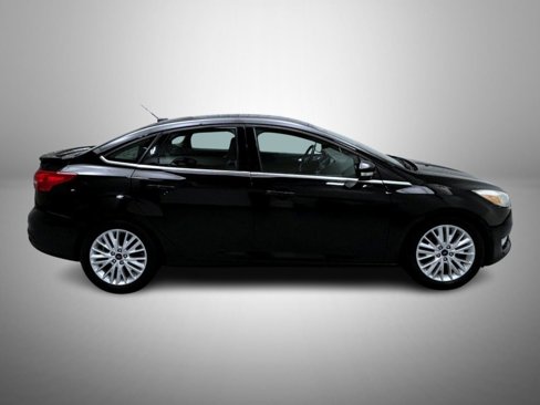 Used 2016 Ford Focus Titanium w/ Titanium Cold Weather Package image 4