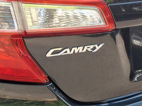 Used 2012 Toyota Camry L image 29