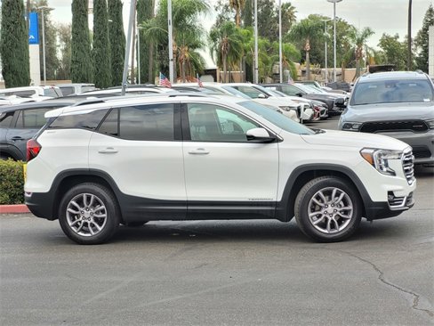Used 2024 GMC Terrain SLT image 4