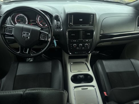 Used 2020 Dodge Grand Caravan SXT image 21