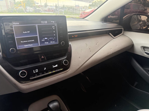 Used 2021 Toyota Corolla LE image 16